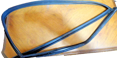 2008-2015 Nissan Rogue  Window Run Channel Seal   Right Front Door — 第 1/4 张图片