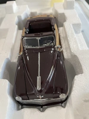 FRANKLIN MINT, 1948 CHYSLER TOWN & COUNTRY CONVERTIBLE, B11E452, 1/24 - Image 1 of 4