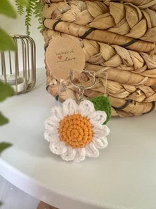 Handmade Crochet Daisy Keychain – Cute Floral Keyring Gift - Picture 1 of 8