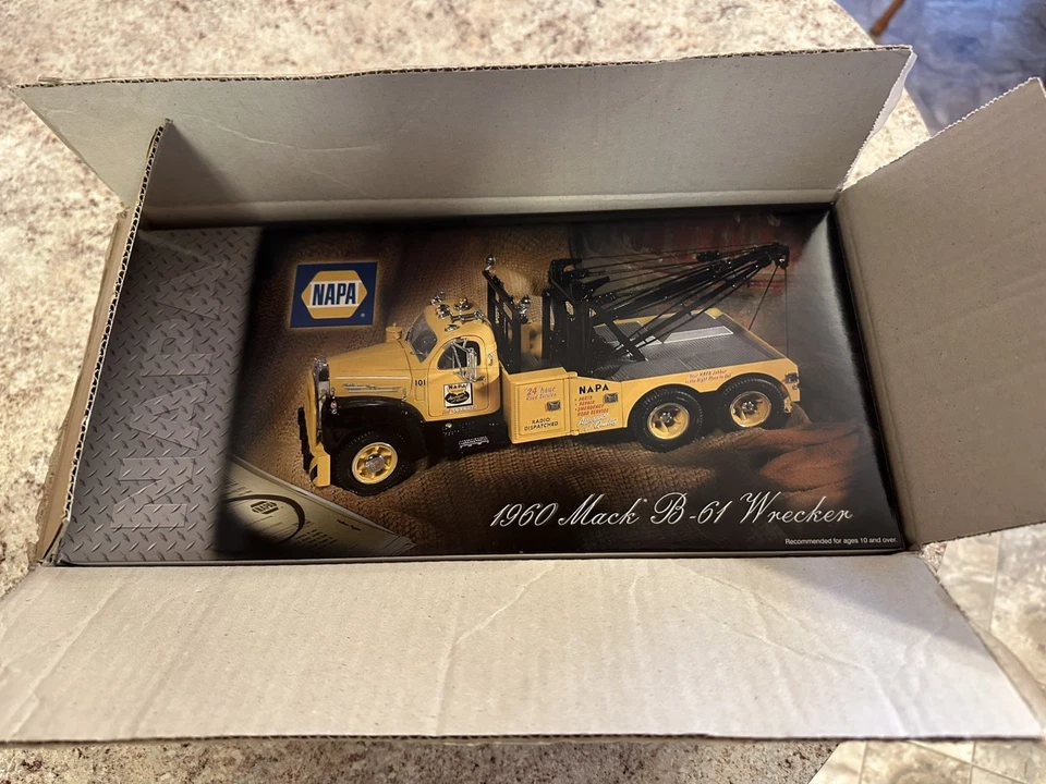 First Gear Napa 1960 Mack B-61 Wrecker Tow Truck 1 25