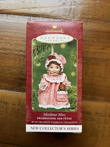 2001 Hallmark Keepsake Ornament - Neu - Mistletoe Miss (Serie #1) - Bild 1 von 2