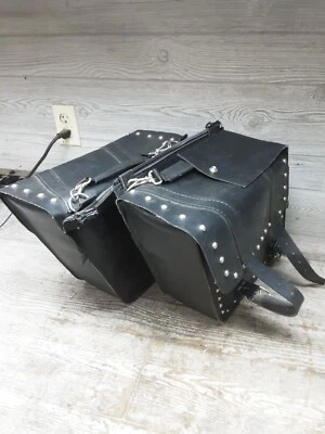 Juego de alforjas inclinadas compactas Willie And Max SB707S serie con tachuelas negras Foto 1 de 4