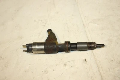 John Deere Fuel Injector RE530362 FOR CORE - Image 1 of 4
