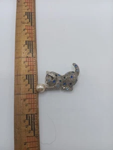 Vintage Gold Tone Kitten Kitty Cat BROOCH Playing with Faux Pearl Ball - Picture 1 of 5