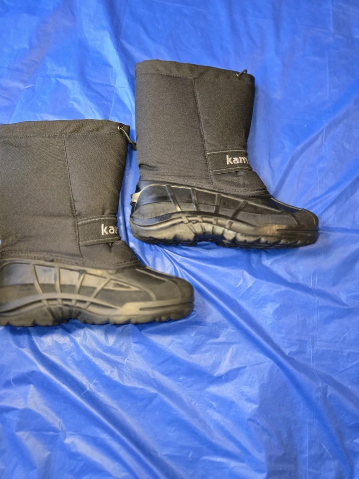 Bota de Nieve Kamik Niños Talla 5 Unisex Negra. excelente estado Foto 1 de 4