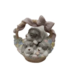 Figura Enesco Porcelana Cachorros Perros en una Cesta 5" De Colección 1988 - Imagen 1 de 12