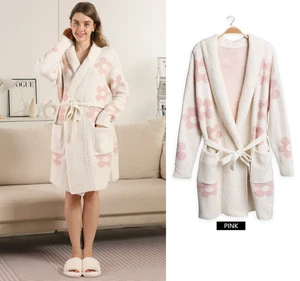 ComfyLuxe Daisy Pattern Robe - Picture 1 of 8