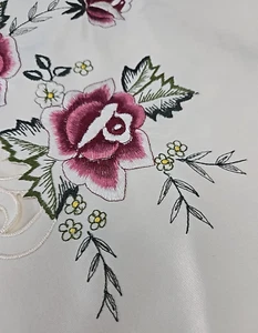 59 x 102" Ivory Oval Tablecloth + 12 Napkins Embroidered Red Roses Scallop Edge - Picture 1 of 9