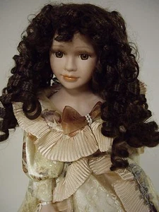 Muñeca de porcelana de 18 1/2" pulgadas - Imagen 1 de 5