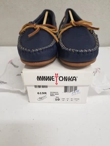 Zapato mocasín Minnetonka para mujer barco sin usar, en caja de cuero azul marino 619R nuevo en caja - Imagen 1 de 10