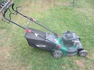 18" QUALCAST ROTARY 4 STROKE BRIGGS 450 PETROL MOWER + GRASS BOX -SELF PROPELLED - Picture 1 of 24