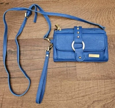 Cartera Pouchee Azul Bandolera Muñequera Tachonada Acentos Dorados Múltiples Bolsillos Y2K  Foto 1 de 4