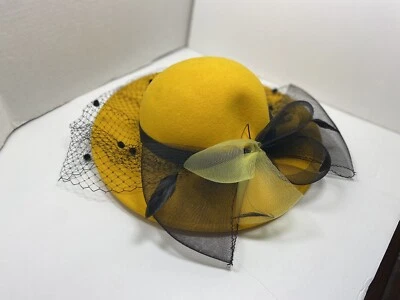 Sombrero de iglesia de fieltro de lana de colección amarillo con velo de red negro y lazo té Kentucky Derby Pascua Foto 1 de 4