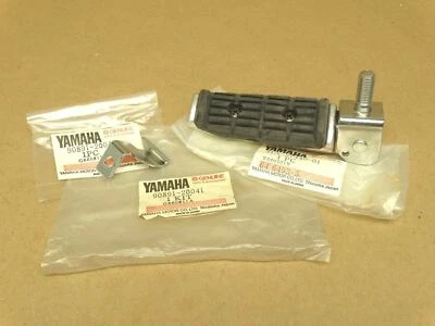 Nuevo de Lote Antiguo Yamaha 1986-1987 FJ1200 1983 XJ900 Kit de Conjunto de Reposapiés Trasero Derecho Foto 1 de 4