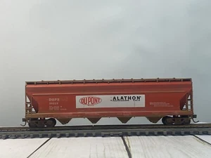 4 BAY COVERED HOPPER - DUPONT - DUPX #36028 - HO SCALE (Weathered) - Picture 1 of 2