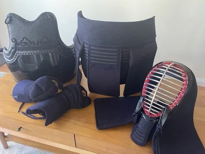 Kokorozashi Kendo Bogu Set L/XL + Mochila BudoWing, Ligeramente Usada Foto 1 de 4