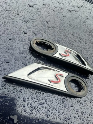 MINI COOPER S 2007-2014 GUARDABARROS LUZ INTERMITENTE insignia cromo moldura original OEM💯 Foto 1 de 4