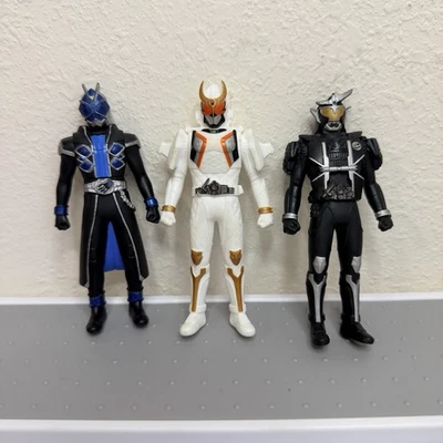 "Lote de 3 figuras japonesas negras de 6"" Bandai Kamen Rider Wizard, Fourze, Gaim Yami" Foto 1 de 3