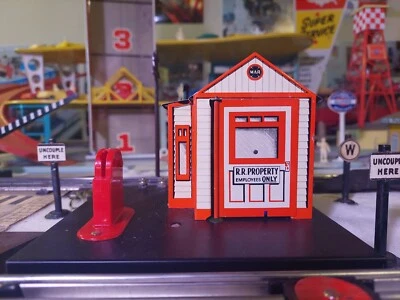 MARX tinplate Crossing Shanty for Marxville & Lionel Layouts. - Image 1 of 4