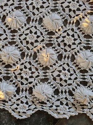 Dessus de lit au crochet superbe travail en coton blanc dimensions : 2.50/2.40 - Photo 1/4