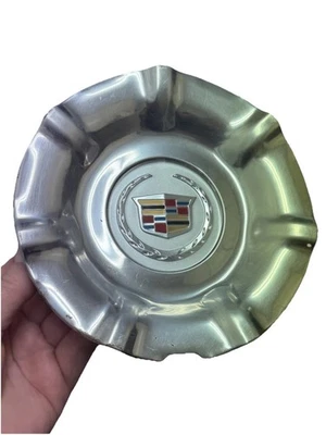 Tapa central de rueda Cadillac SRX 2013 2014 2015 2016 20965438 FABRICANTE DE EQUIPOS ORIGINALES clip roto Foto 1 de 4