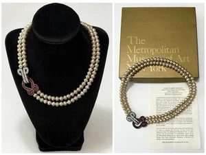 Metropolitan Museum of Art MMA MAd Pearl Rhinestone Agrafe D'Amour Necklace Box - Picture 1 of 18