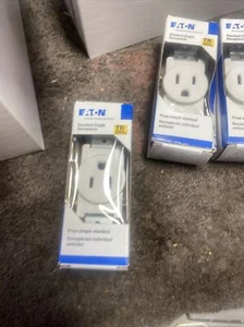 1 Eaton NSB TR817W-BOX Outlets Single Standard Receptacle 15A 125V White New - Picture 1 of 7