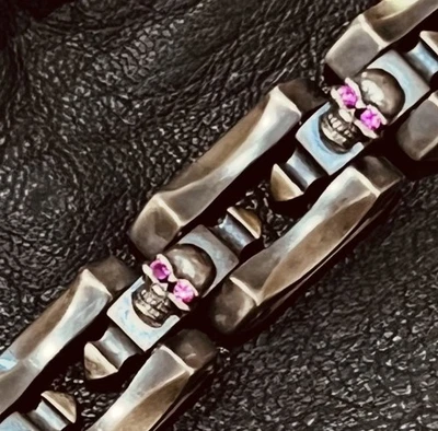 Brazalete de eslabones de llama de acero zafiro raro Foto 1 de 4