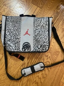 Spike Lee Jordan Messenger Bag - Picture 1 of 4