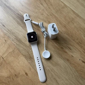 Apple Watch SE 2nd Gen 44mm GPS+LTE Unlocked Starlight Aluminum & Band 100% BH - Zdjęcie 1 z 22