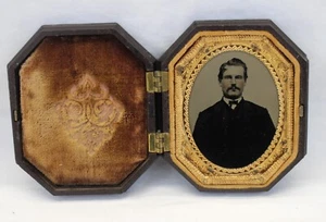 (1/9) Nono piatto UOMO BELLO (con nome) foto tipo tinta unita ottagonale GUTTA PERCHA custodia - Foto 1 di 12