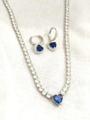 Collana Strass con Cuore Blu ed Orecchini - Stile Donna Articoli Bigiotteria - Immagine 1 di 3