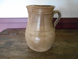 UNIQUE ANTIQUE PRIMITIVE DARK CREAM COLORED BUTTERMILK PITCHER - Picture 1 of 8