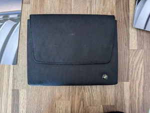 BMW 2005 3 Series E90 Hand Book and Case - Picture 1 of 4