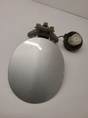 Дверца топливного бака 2006-2011 BUICK LUCERNE серебристая 25760487 06-11     - Изображение 1 из 4