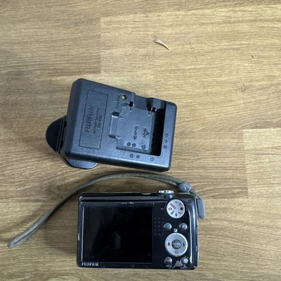 Fujifilm Digital Camera FinePix F70 EXR 10.0MP Black Tested W/ Battery + Charger - Image 1 of 4