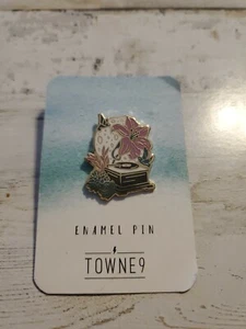 Towne9 Record Player Moon and flower Enamel Lapel Pin New on card di - Picture 1 of 2