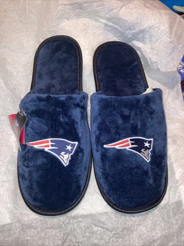New England patriots mens size 13-14 slippers New With Tags Cover