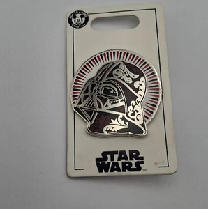 Prendedor casco Darth Vader Disney Star Wars plateado - Imagen 1 de 3