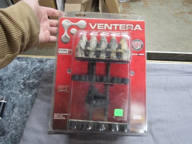 FUSE VENTERA, 5 ARROW QUICK DETACH SHORTY QUIVER, NIB - Image 1 of 4