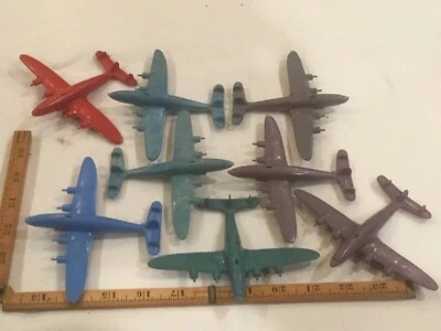 Одна винтажная миниатюрная пластиковая игрушка-авиалайнер Lockheed Constellation на выбор цвета - Изображение 1 из 4