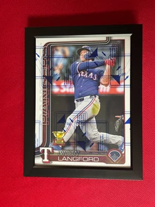 Gerahmte Wyatt Langford 2025 Topps Serie 2 Jumbo Karte 8x6 (9x7 mit Rahmen) - Bild 1 von 4
