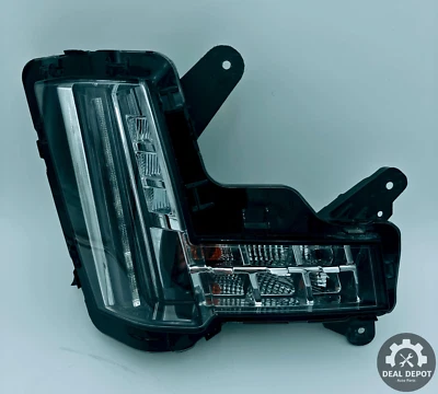 OEM 2015-2020 CADILLAC ESCALADE RIGHT SIDE LED FOGLIGHT LAMP BKN TABS 23239232 - Image 1 of 4