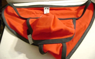 RARO NOS ROJO N2N DAREDEVIL CON LOGO N2N EN LA PARTE TRASERA, TALLA MED. NUEVO CON ETIQUETAS Foto 1 de 4