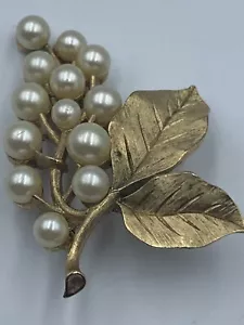 Spilla Ramo Vintage anni '60 CORONA TRIFARI Finta Foglia di Perla Tono Oro - Foto 1 di 4