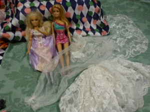  grand lot  2jolies barbie et belle jupe et voile de mariée  - Imagen 1 de 7