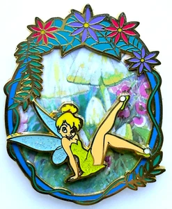 Spilla commerciale DISNEY 2005 - campana TINKER glitterata seduta in cornice floreale primaverile - Foto 1 di 2