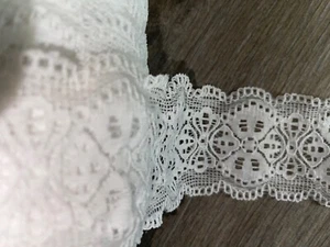 5 yardas BLANCA festoneada borde de vieira elástica diadema de encaje 2,5 de ancho - Imagen 1 de 2