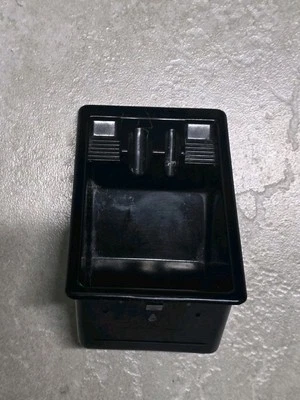 Bandeja de cenizas Lincoln Town Car 03-11 insertada usada  Foto 1 de 4