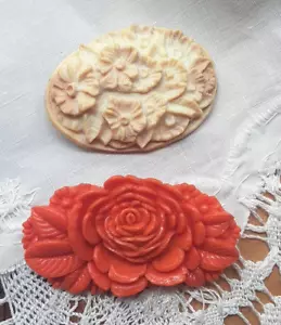 Vintage carved Celluloid Rose Flower Orange Coral Brooch Pin Made In Japan + - Picture 1 of 9